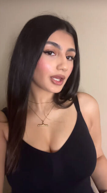Full leaked Avneet kaur private photo