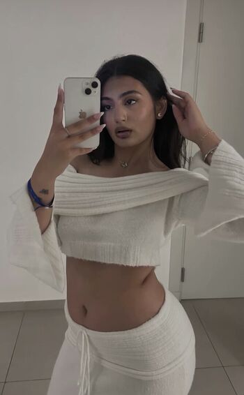 Full leaked Avneet kaur private photo