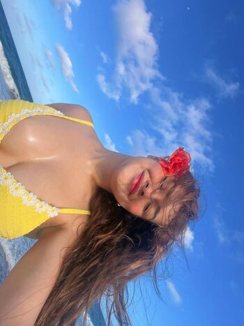 Full leaked Avneet kaur private photo