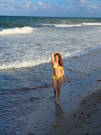 Full leaked Avneet kaur private photo