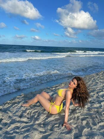 Full leaked Avneet kaur private photo