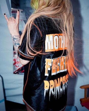 Full leaked Avril lavigne private photo