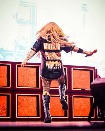 Full leaked Avril lavigne private photo
