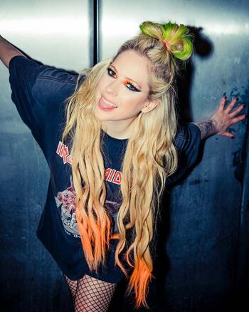 Full leaked Avril lavigne private photo