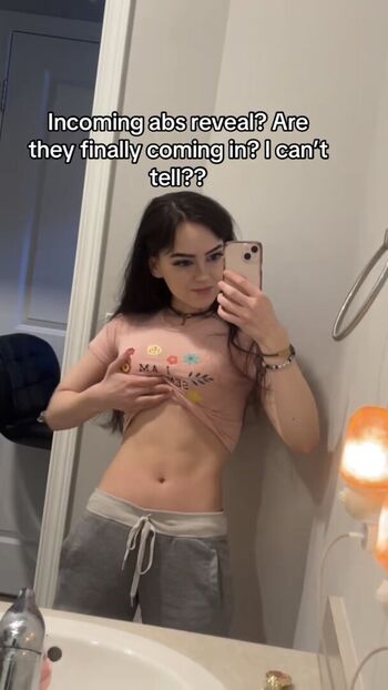 Full leaked Awkspew roo private photo