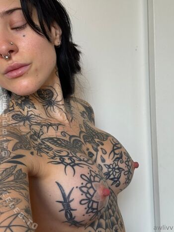 Full leaked Awlivv page private photo