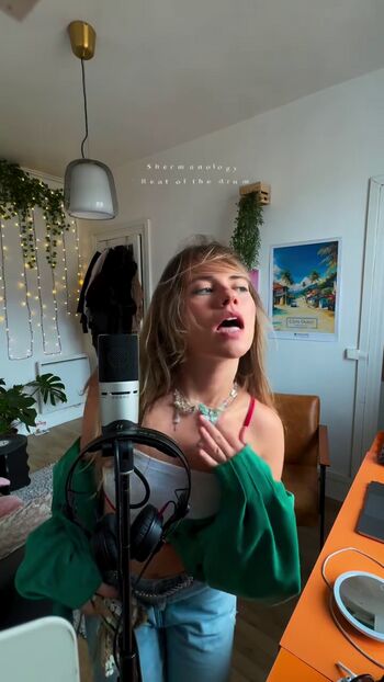 Full leaked Axelle maga private photo