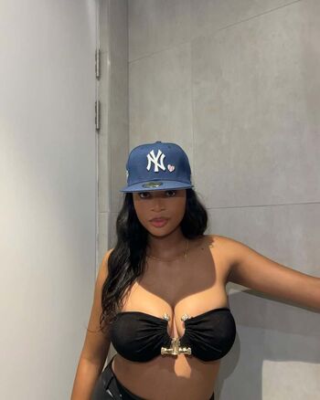 Full leaked Ayanda pambo private photo