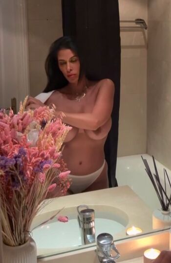 Full leaked Ayem nour private photo