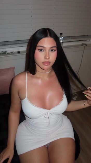 Full leaked Babyleyloo page private photo