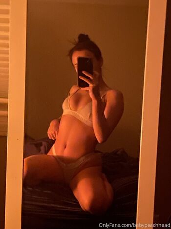 Full leaked Babypeachhead private photo
