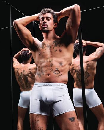 Full leaked Badbunny page private photo