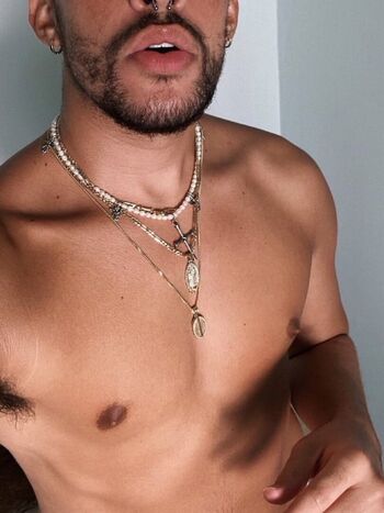 Full leaked Badbunny private photo