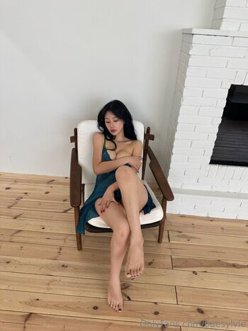 Full leaked Baesylvie  page private photo