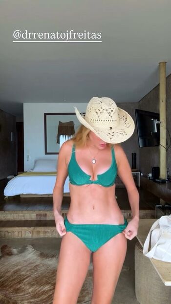 Full leaked Barbara evans private photo