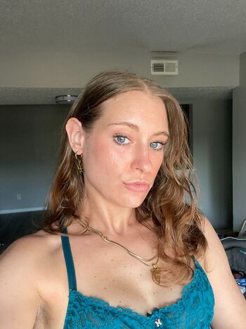 Full leaked Battylilkiwi private photo