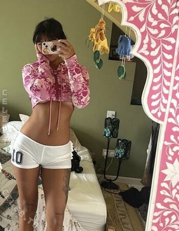 Full leaked Beabadoobee private photo