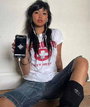 Full leaked Beabadoobee private photo