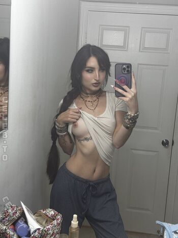 Full leaked Beebee page private photo