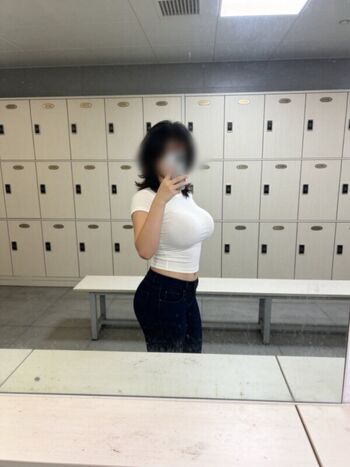Full leaked Beeleeee beebell private photo