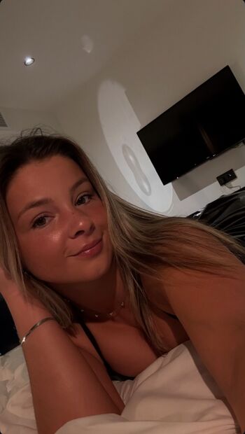 Full leaked Beevbabe private photo