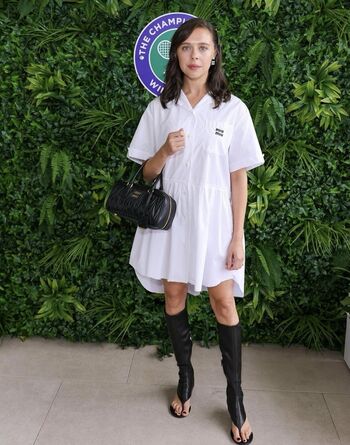 Full leaked Bel powley private photo