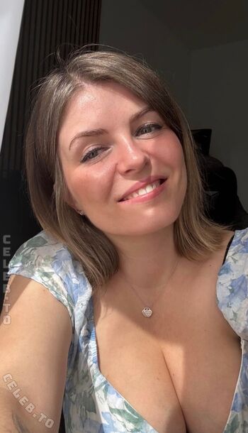 Full leaked Bellabanane private photo
