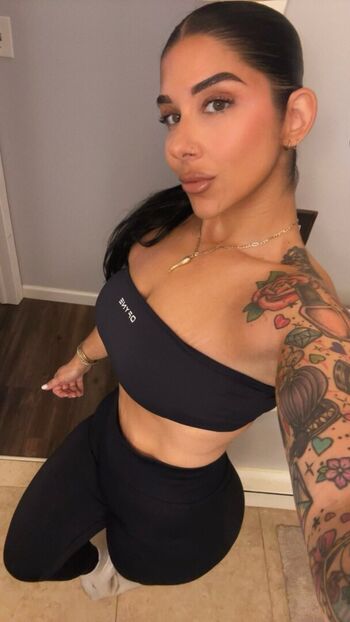 Full leaked Bellabarbellz private photo