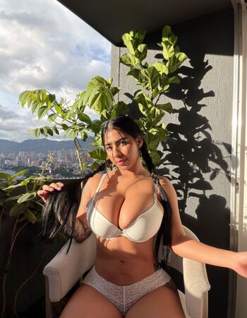 Full leaked Bellagalindo private photo