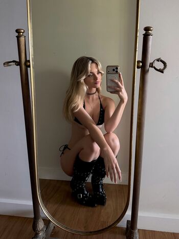 Full leaked Bellashhh  page private photo