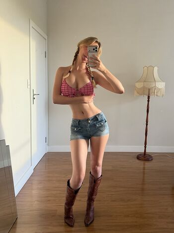 Full leaked Bellashhh  page private photo