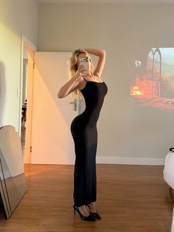 Full leaked Bellashhh  page private photo