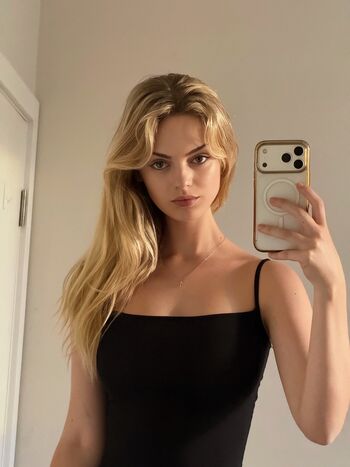 Full leaked Bellashhh  page private photo