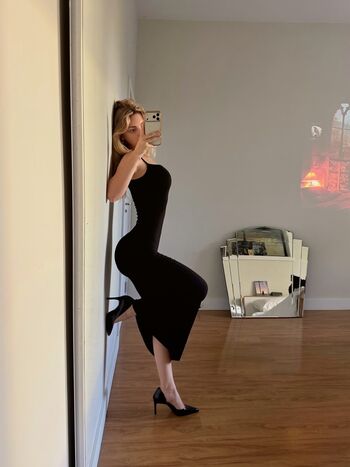 Full leaked Bellashhh private photo