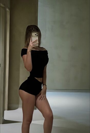 Full leaked Bellashhh private photo