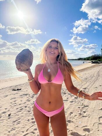 Full leaked Bellefeuille private photo