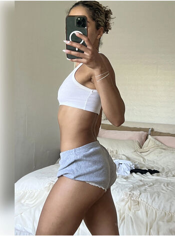 Full leaked Bellepaulinee private photo