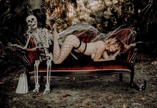bendynakedhipp