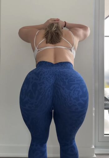 Full leaked Bent over page private photo