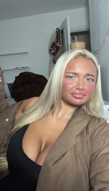 Full leaked Beth gould page private photo