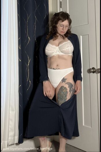 Full leaked Bettie bondage private photo