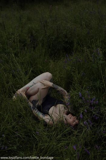 Full leaked Bettie bondage page private photo