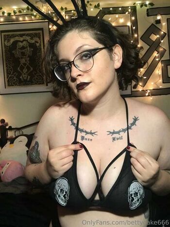 Full leaked Betty cake private photo