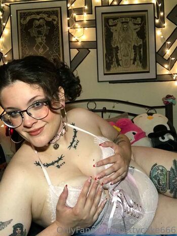Full leaked Betty cake private photo