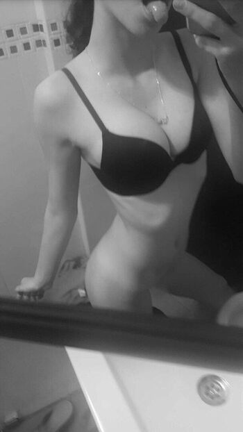Full leaked Betty private photo