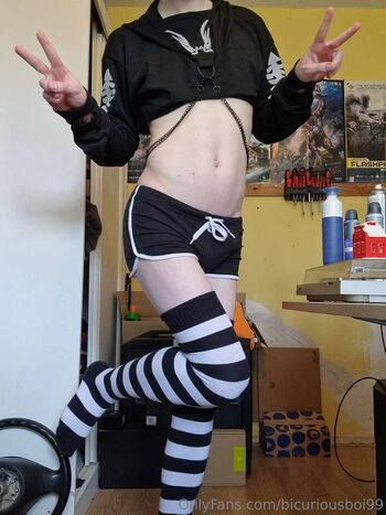 Full leaked Bicuriousboi private photo