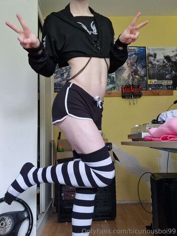 Full leaked Bicuriousboi private photo