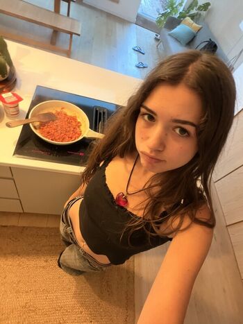 Full leaked Bighazeleyeddoe private photo