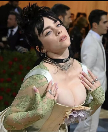 Full leaked Billie eilish private photo