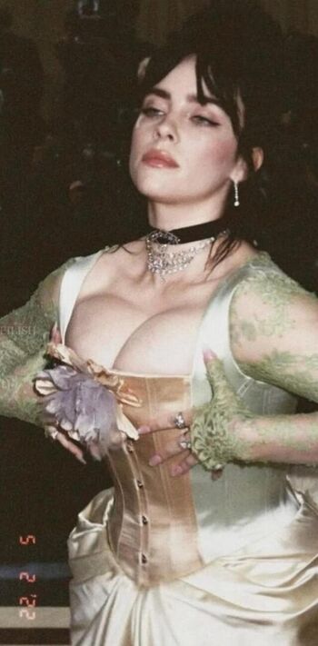 Full leaked Billie ellish private photo